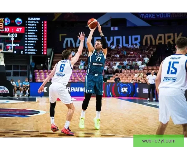 湖人险胜快船东契奇获盛赞全队